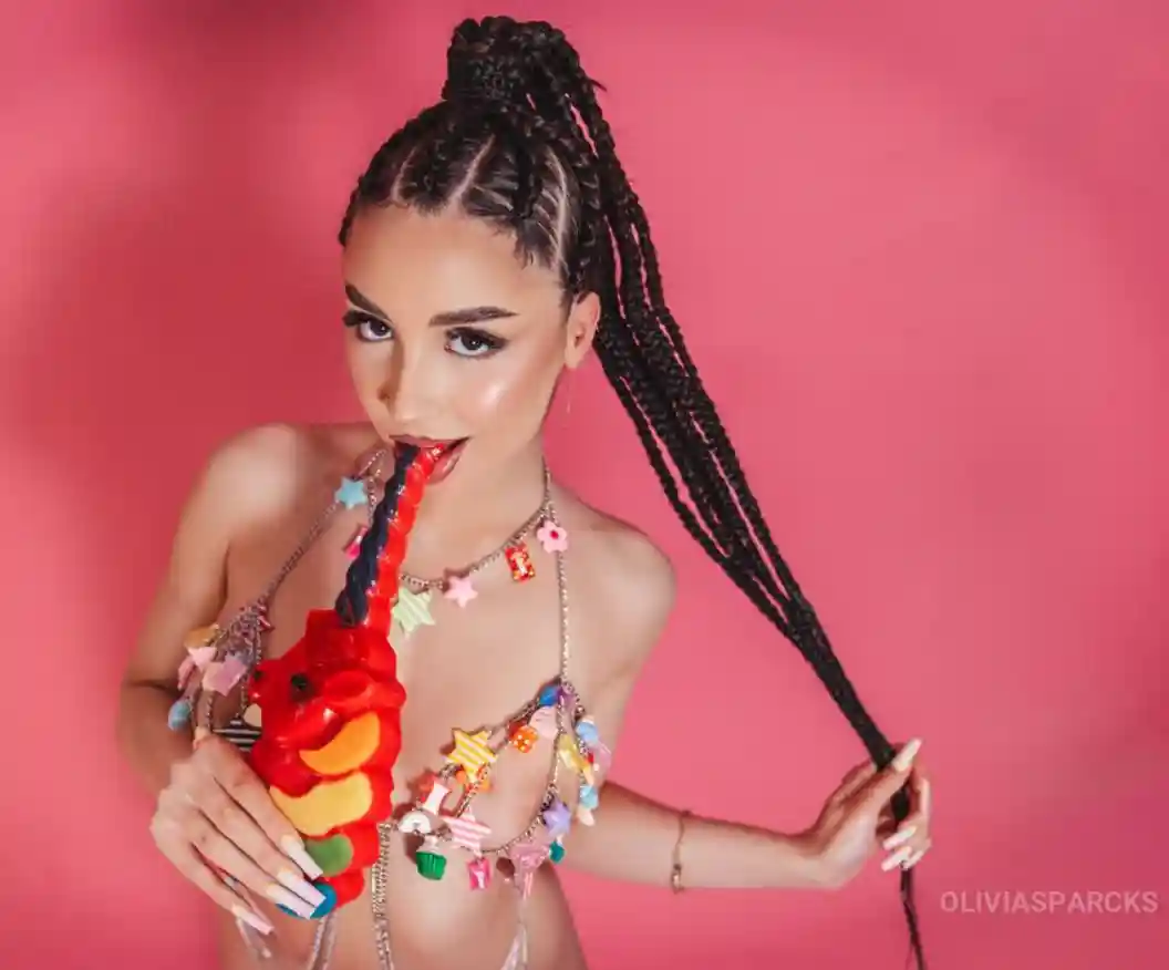 The OliviaSparcks Phenomenon: Deconstructing a Top LiveJasmin Performer